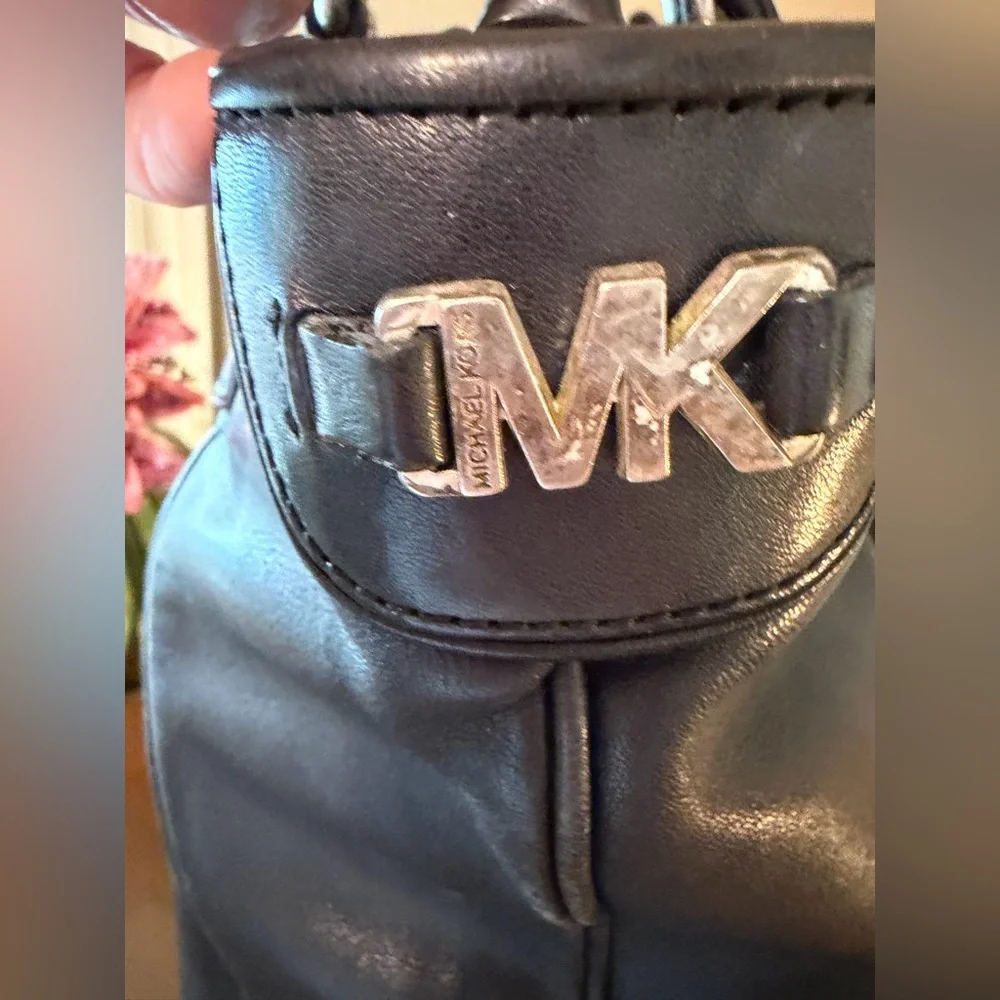 **SALE**Michael Kors Beautiful Vintage Black Leather Tote Bag - Picture 5 of 16